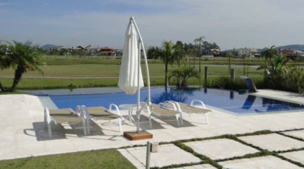 Casa em Condomínio à venda com 472m², 4 dormitórios, 3 suítes, 2 vagas, no bairro Terra Ville em PORTO ALEGRE