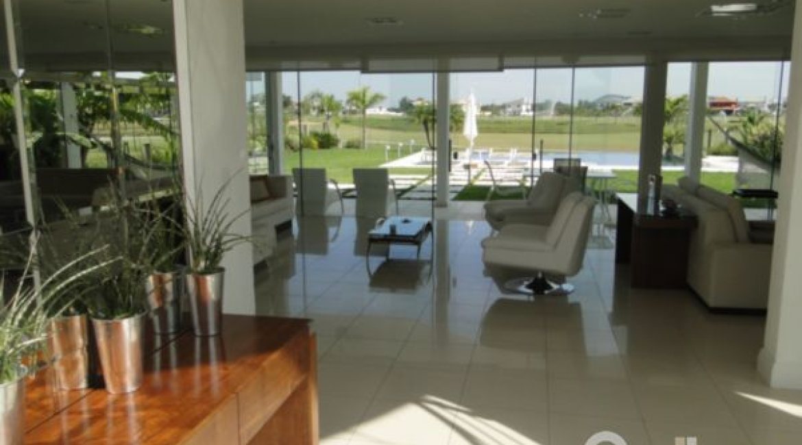 Casa em Condomínio à venda com 472m², 4 dormitórios, 3 suítes, 2 vagas, no bairro Terra Ville em PORTO ALEGRE