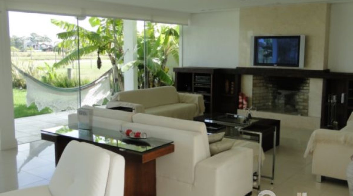 Casa em Condomínio à venda com 472m², 4 dormitórios, 3 suítes, 2 vagas, no bairro Terra Ville em PORTO ALEGRE