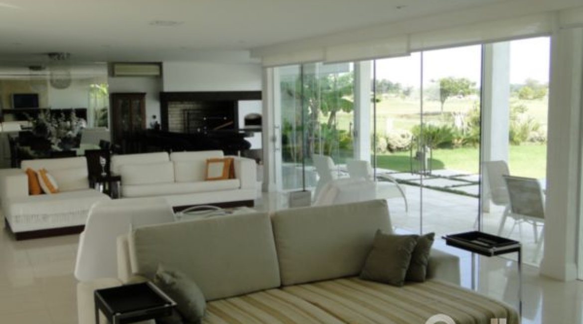 Casa em Condomínio à venda com 472m², 4 dormitórios, 3 suítes, 2 vagas, no bairro Terra Ville em PORTO ALEGRE