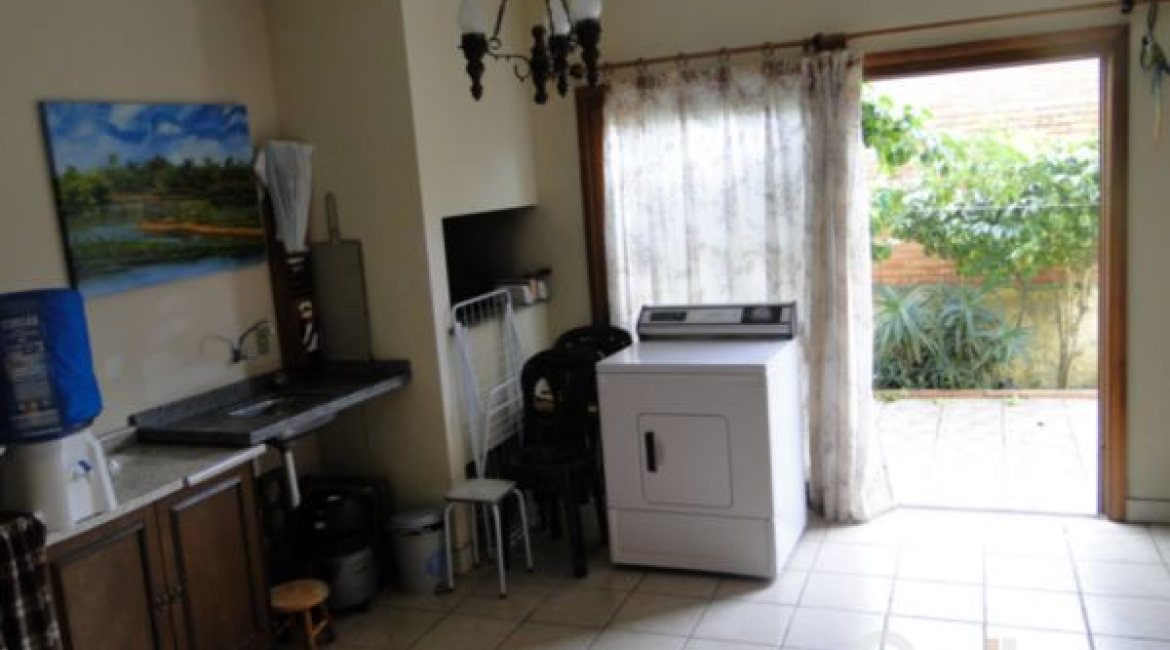 Casa à venda com 164m², 3 dormitórios, 2 suítes, 2 vagas, no bairro Espírito Santo em Porto Alegre