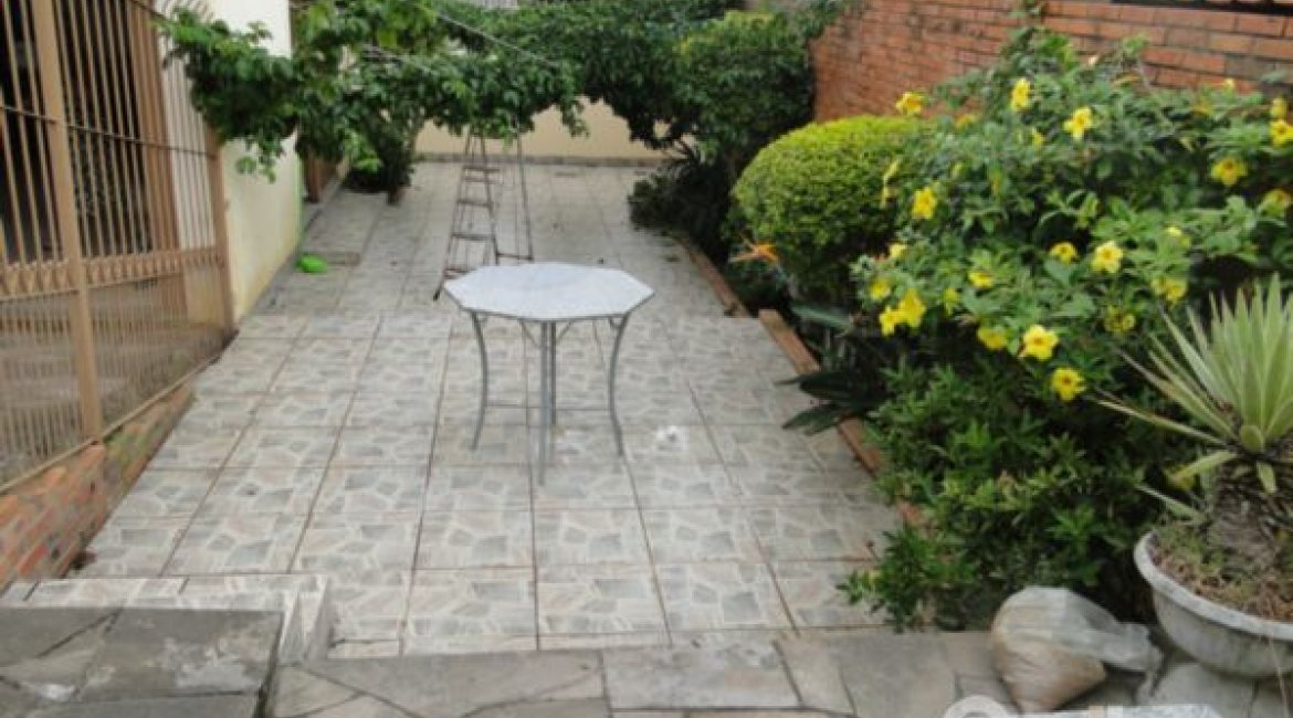 Casa à venda com 164m², 3 dormitórios, 2 suítes, 2 vagas, no bairro Espírito Santo em Porto Alegre