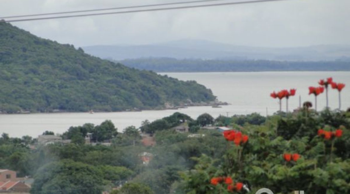 Casa à venda com 164m², 3 dormitórios, 2 suítes, 2 vagas, no bairro Espírito Santo em Porto Alegre