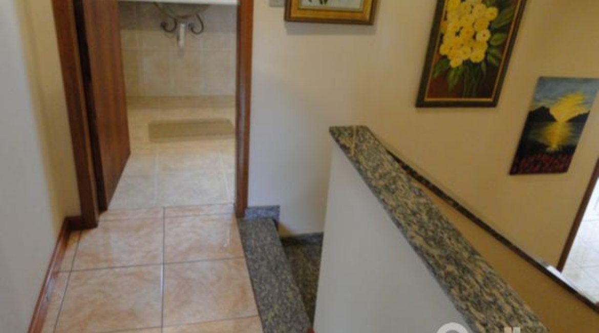 Casa à venda com 164m², 3 dormitórios, 2 suítes, 2 vagas, no bairro Espírito Santo em Porto Alegre