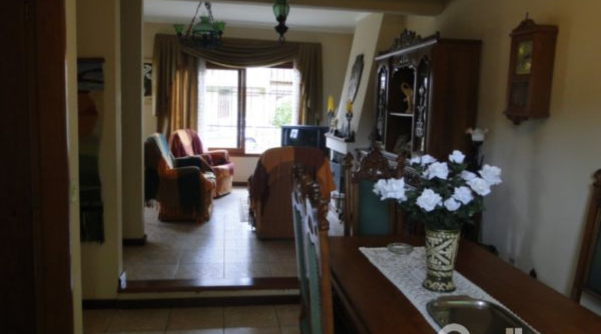 Casa à venda com 164m², 3 dormitórios, 2 suítes, 2 vagas, no bairro Espírito Santo em Porto Alegre