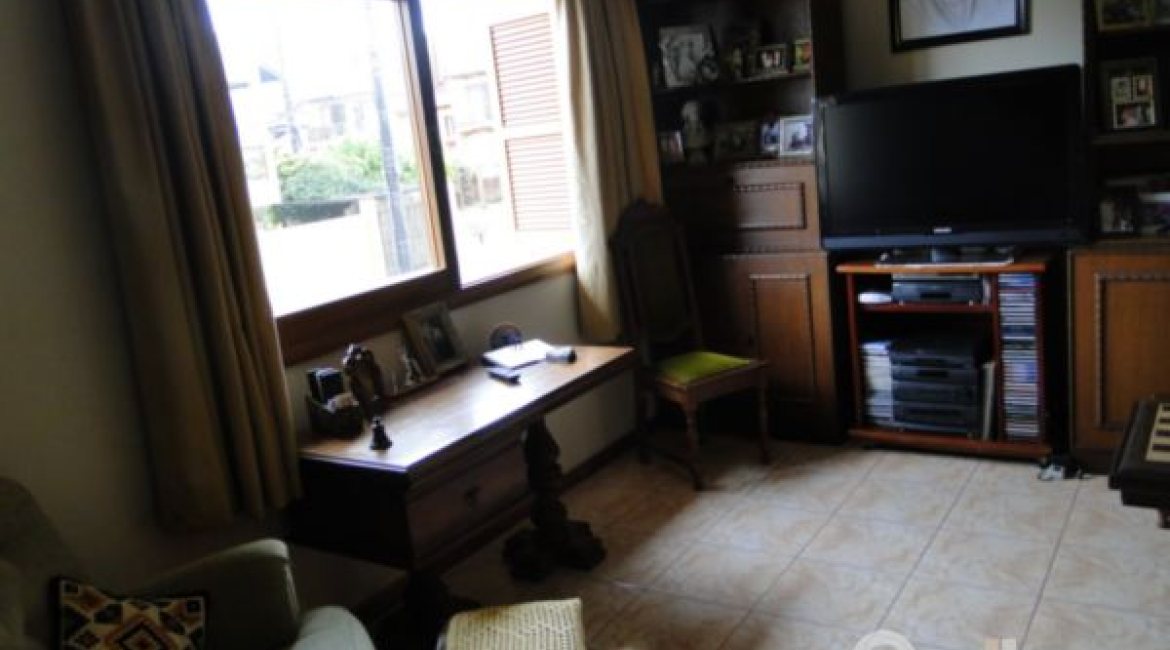 Casa à venda com 164m², 3 dormitórios, 2 suítes, 2 vagas, no bairro Espírito Santo em Porto Alegre