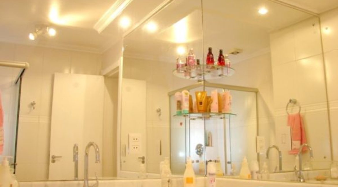 Casa em Condomínio à venda com 278m², 3 dormitórios, 1 suíte, 3 vagas, no bairro Tristeza em Porto Alegre