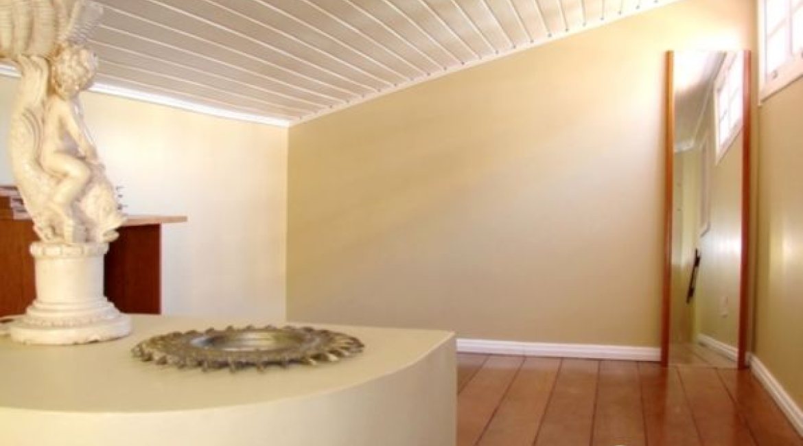 Casa em Condomínio à venda com 278m², 3 dormitórios, 1 suíte, 3 vagas, no bairro Tristeza em Porto Alegre