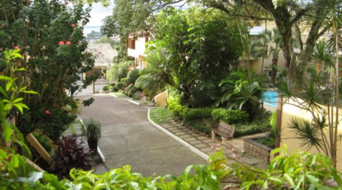 Casa em Condomínio à venda com 278m², 3 dormitórios, 1 suíte, 3 vagas, no bairro Tristeza em Porto Alegre