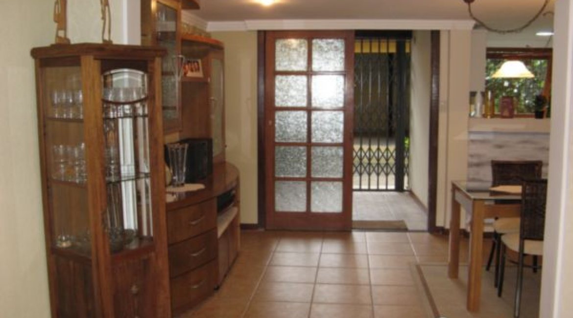 Casa em Condomínio à venda com 278m², 3 dormitórios, 1 suíte, 3 vagas, no bairro Tristeza em Porto Alegre