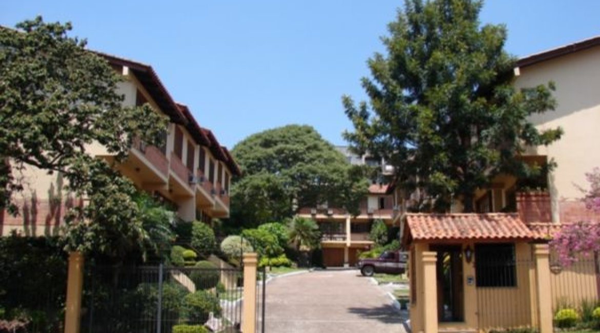 Casa em Condomínio à venda com 278m², 3 dormitórios, 1 suíte, 3 vagas, no bairro Tristeza em Porto Alegre