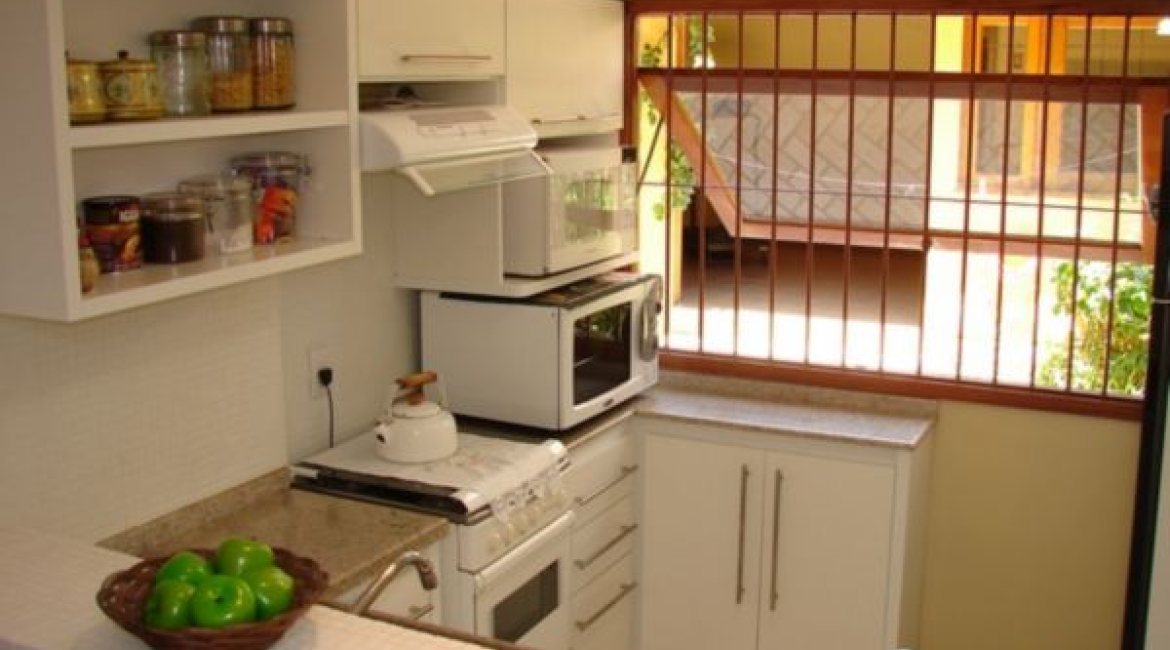 Casa em Condomínio à venda com 278m², 3 dormitórios, 1 suíte, 3 vagas, no bairro Tristeza em Porto Alegre