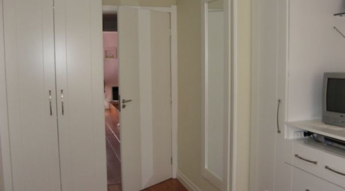 Casa em Condomínio à venda com 278m², 3 dormitórios, 1 suíte, 3 vagas, no bairro Tristeza em Porto Alegre