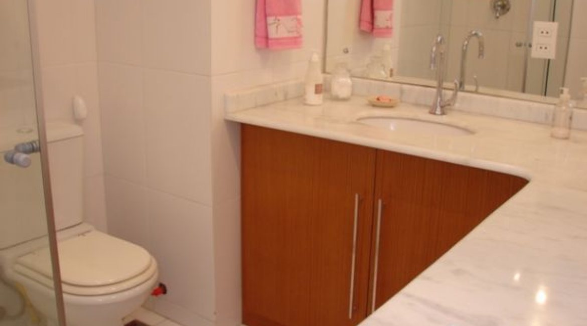 Casa em Condomínio à venda com 278m², 3 dormitórios, 1 suíte, 3 vagas, no bairro Tristeza em Porto Alegre