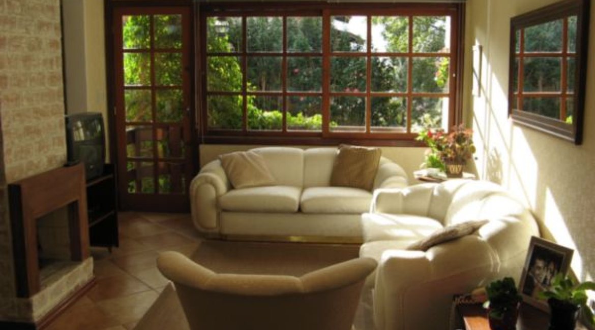 Casa em Condomínio à venda com 278m², 3 dormitórios, 1 suíte, 3 vagas, no bairro Tristeza em Porto Alegre