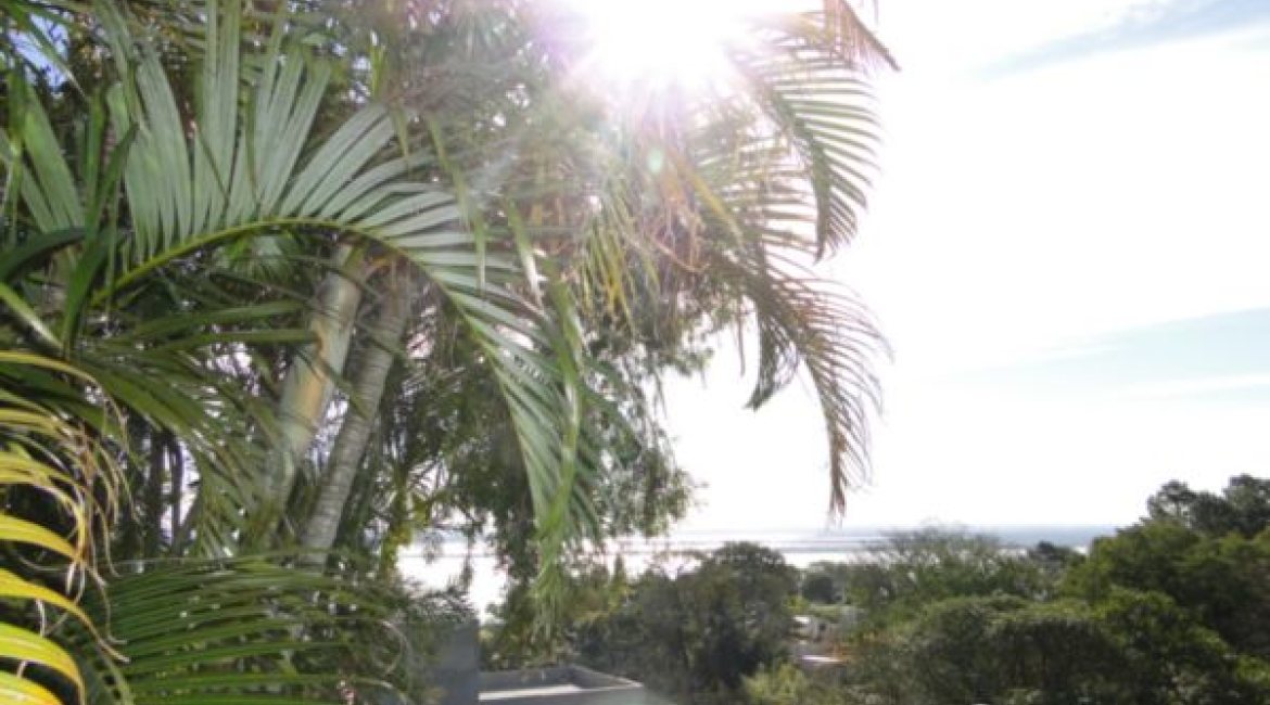 Casa à venda com 580m², 3 dormitórios, 1 suíte, 4 vagas, no bairro Menino Deus em Porto Alegre