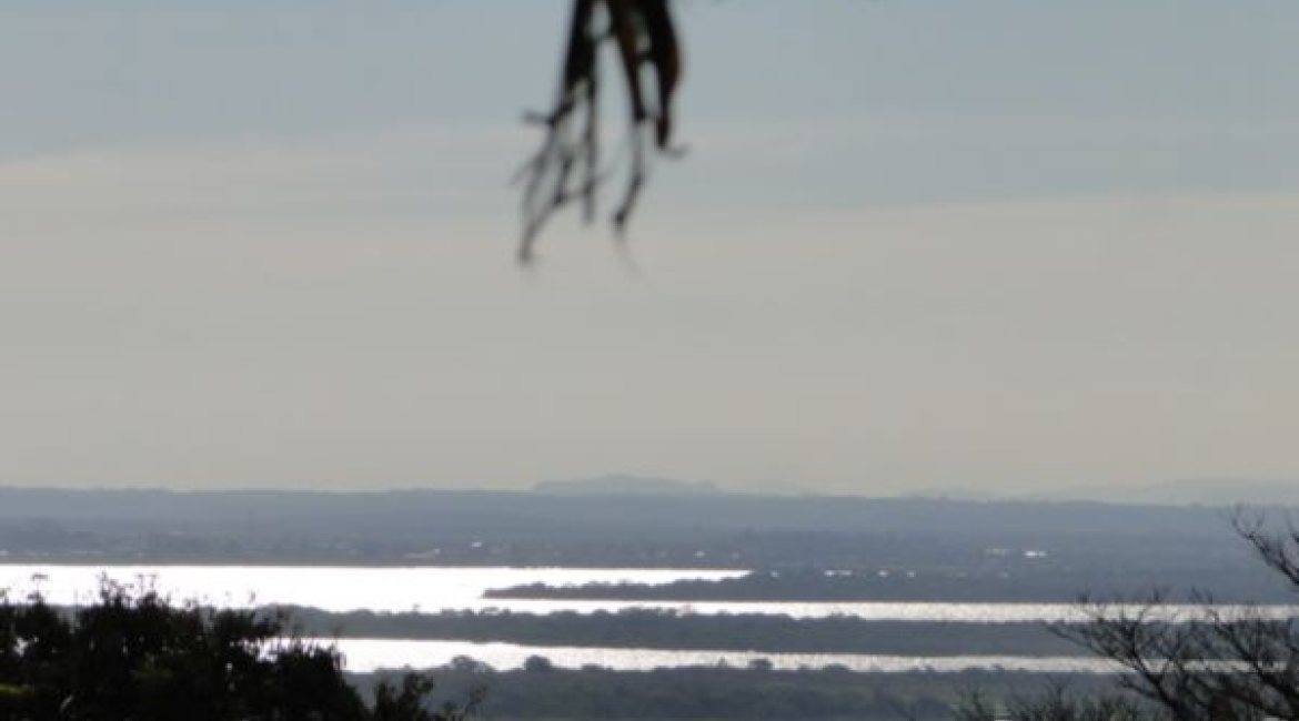 Casa à venda com 580m², 3 dormitórios, 1 suíte, 4 vagas, no bairro Menino Deus em Porto Alegre