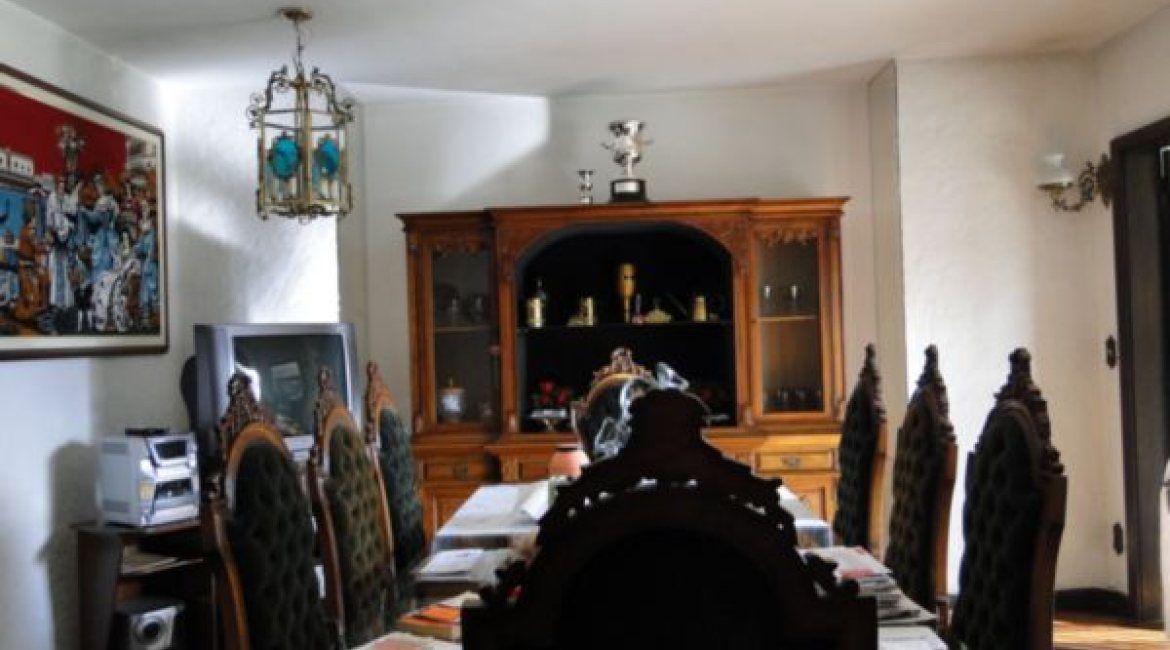 Casa à venda com 580m², 3 dormitórios, 1 suíte, 4 vagas, no bairro Menino Deus em Porto Alegre