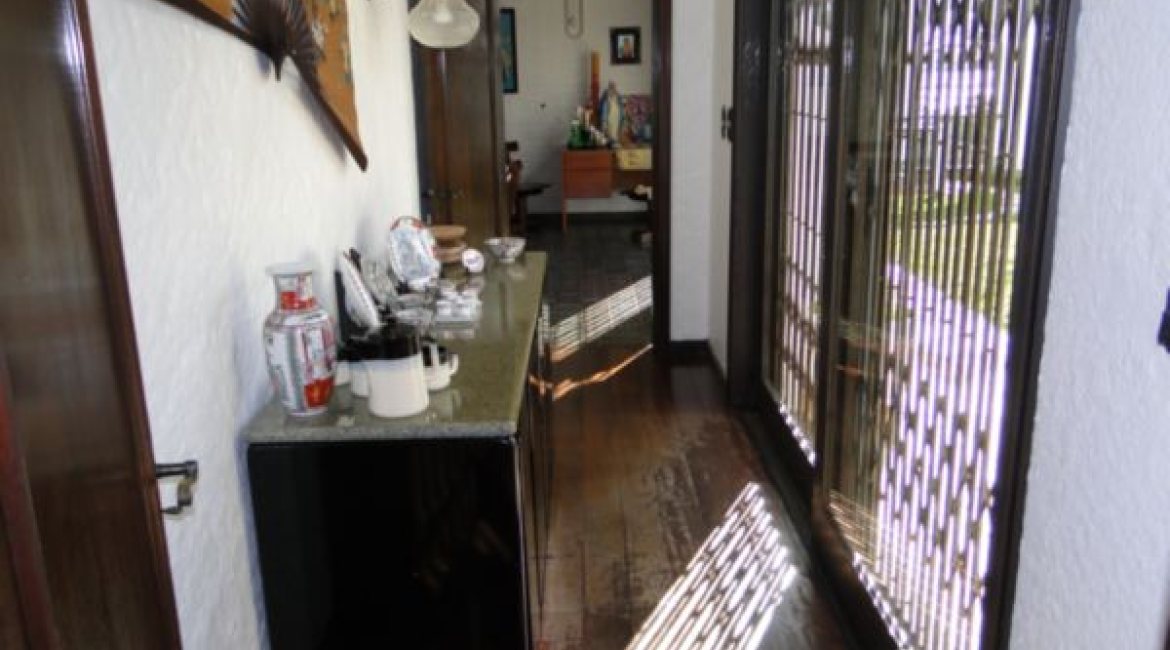 Casa à venda com 580m², 3 dormitórios, 1 suíte, 4 vagas, no bairro Menino Deus em Porto Alegre