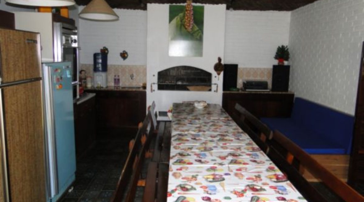 Casa à venda com 580m², 3 dormitórios, 1 suíte, 4 vagas, no bairro Menino Deus em Porto Alegre