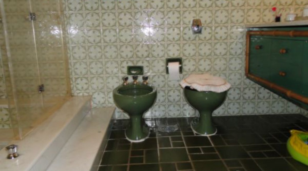 Casa à venda com 580m², 3 dormitórios, 1 suíte, 4 vagas, no bairro Menino Deus em Porto Alegre