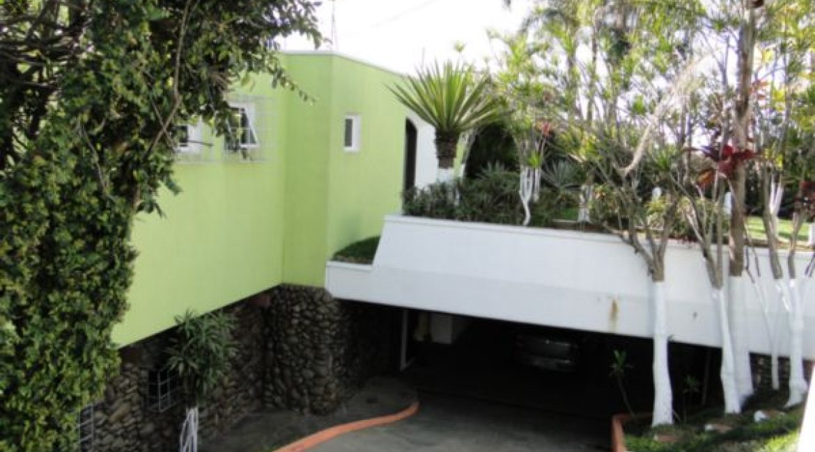 Casa à venda com 580m², 3 dormitórios, 1 suíte, 4 vagas, no bairro Menino Deus em Porto Alegre