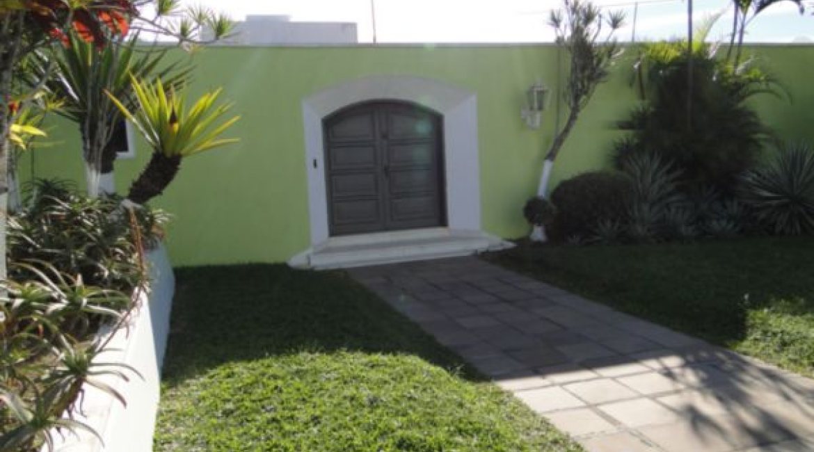 Casa à venda com 580m², 3 dormitórios, 1 suíte, 4 vagas, no bairro Menino Deus em Porto Alegre