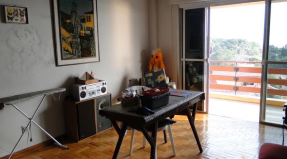 Casa à venda com 420m², 4 dormitórios, 1 suíte, 3 vagas, no bairro Vila Assunção em Porto Alegre