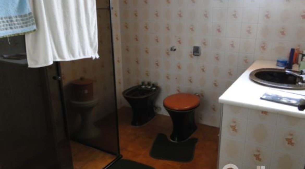 Casa à venda com 420m², 4 dormitórios, 1 suíte, 3 vagas, no bairro Vila Assunção em Porto Alegre