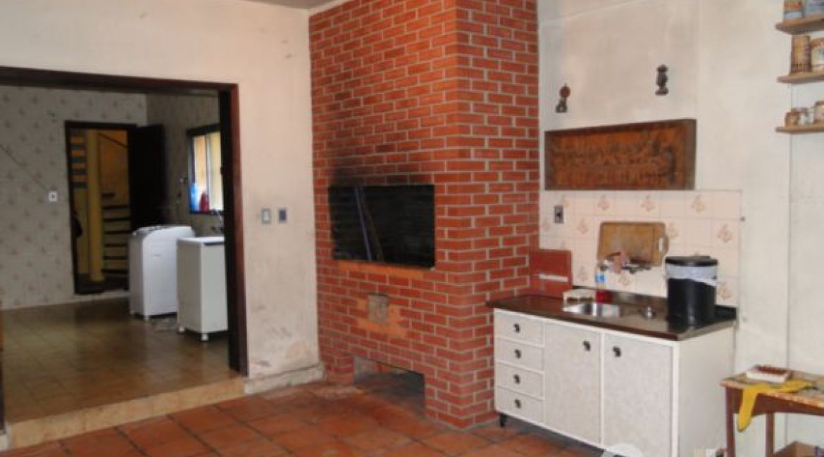 Casa à venda com 420m², 4 dormitórios, 1 suíte, 3 vagas, no bairro Vila Assunção em Porto Alegre