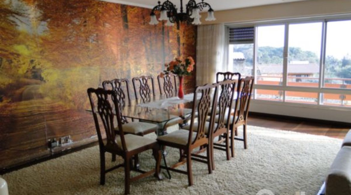 Casa à venda com 420m², 4 dormitórios, 1 suíte, 3 vagas, no bairro Vila Assunção em Porto Alegre