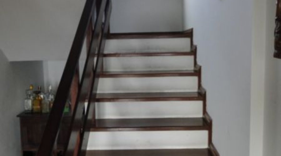 Casa à venda com 420m², 4 dormitórios, 1 suíte, 3 vagas, no bairro Vila Assunção em Porto Alegre