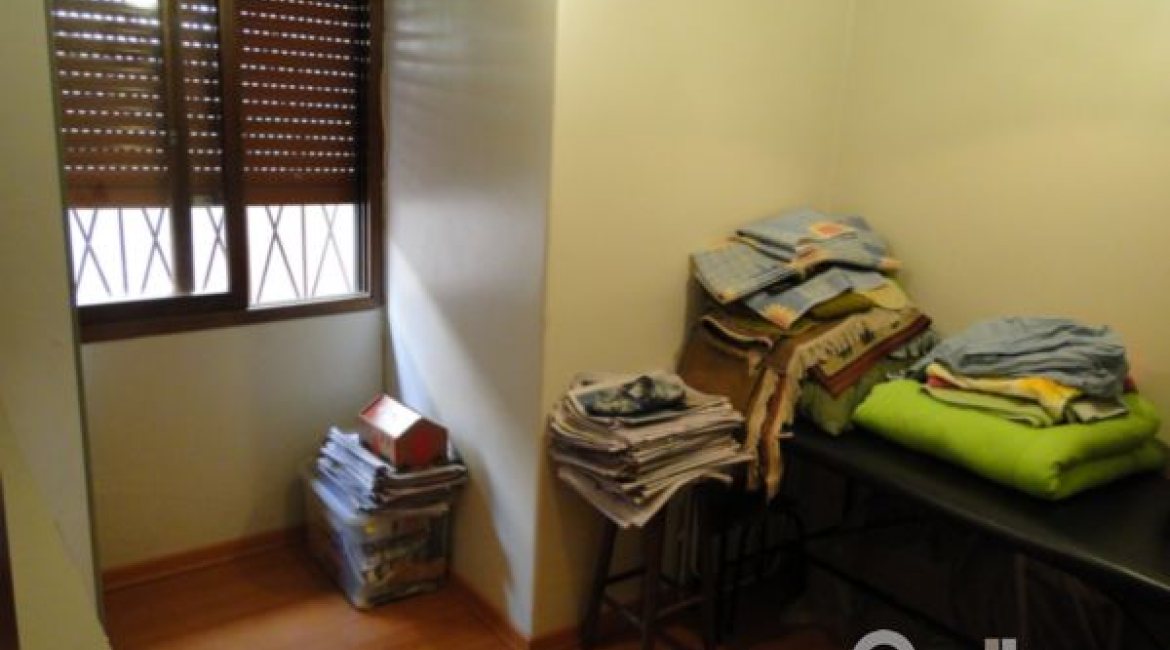 Casa à venda com 333m², 4 dormitórios, 2 suítes, 3 vagas, no bairro Cristal em Porto Alegre