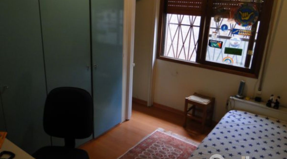 Casa à venda com 333m², 4 dormitórios, 2 suítes, 3 vagas, no bairro Cristal em Porto Alegre