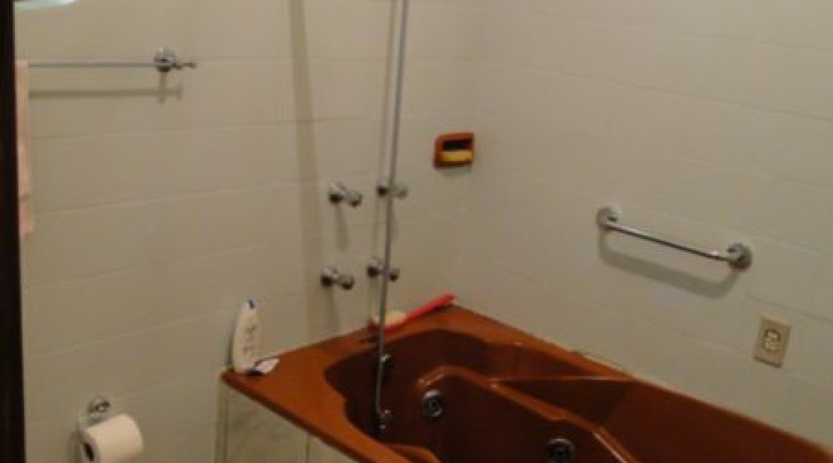 Casa à venda com 333m², 4 dormitórios, 2 suítes, 3 vagas, no bairro Cristal em Porto Alegre