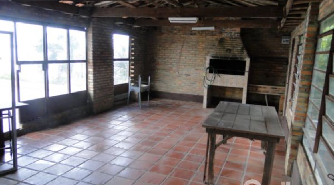 Casa à venda com 333m², 4 dormitórios, 2 suítes, 3 vagas, no bairro Cristal em Porto Alegre