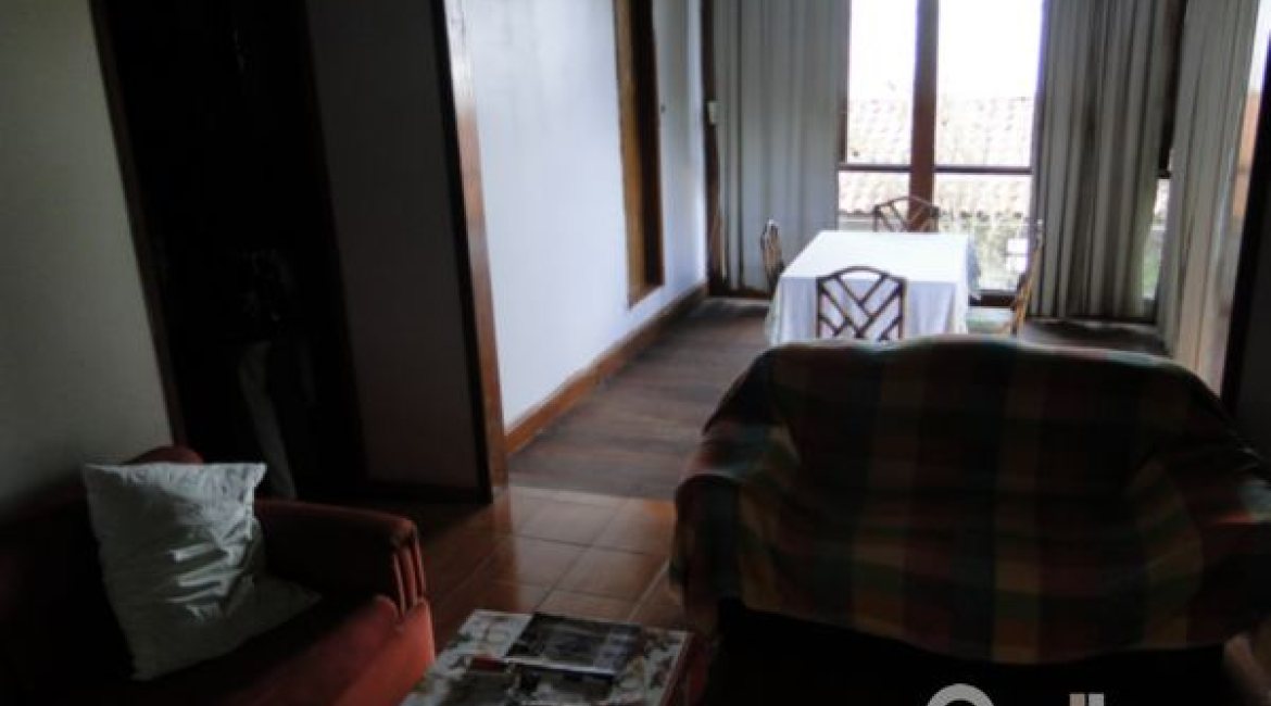 Casa à venda com 333m², 4 dormitórios, 2 suítes, 3 vagas, no bairro Cristal em Porto Alegre