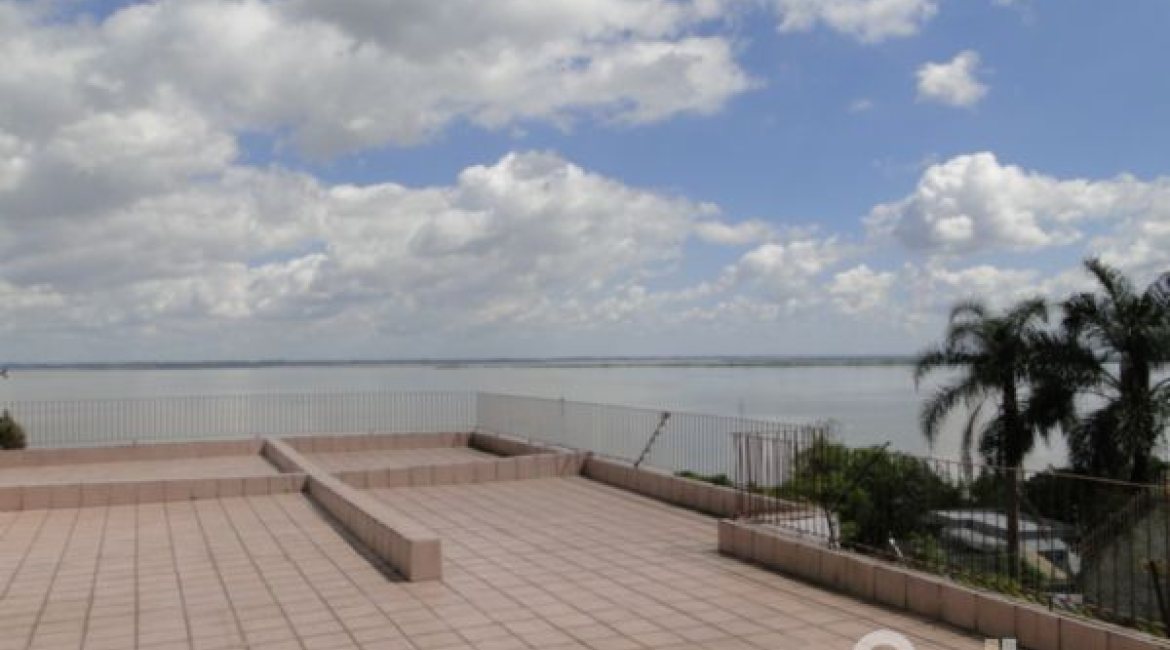 Casa à venda com 333m², 4 dormitórios, 2 suítes, 3 vagas, no bairro Cristal em Porto Alegre