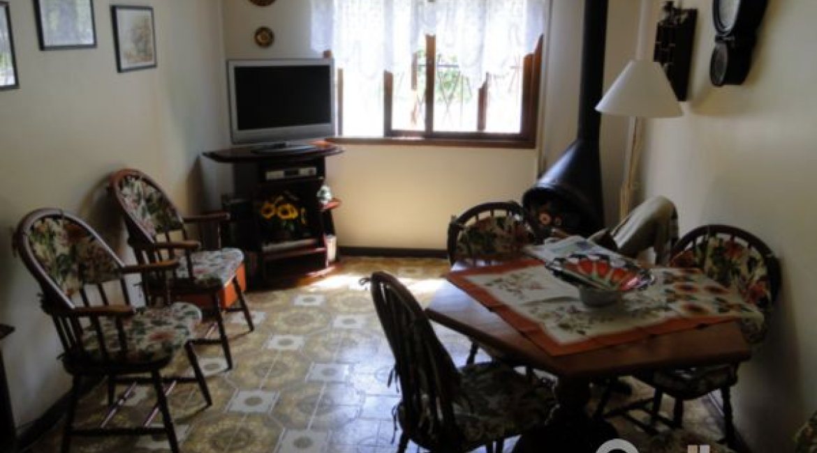 Casa à venda com 333m², 4 dormitórios, 2 suítes, 3 vagas, no bairro Cristal em Porto Alegre