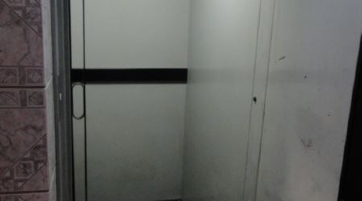 Casa à venda com 333m², 4 dormitórios, 2 suítes, 3 vagas, no bairro Cristal em Porto Alegre