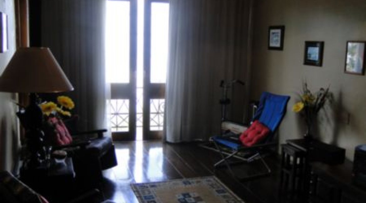 Casa à venda com 333m², 4 dormitórios, 2 suítes, 3 vagas, no bairro Cristal em Porto Alegre