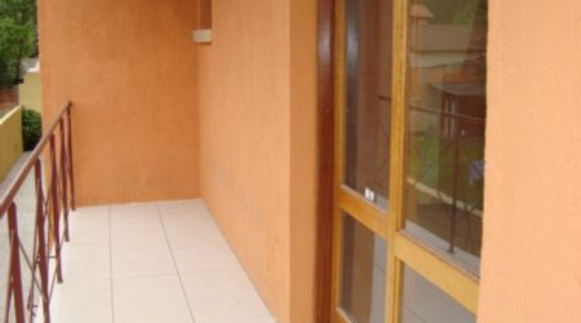 Casa em Condomínio à venda com 145m², 3 dormitórios, 1 suíte, 2 vagas, no bairro Nonoai em Porto Alegre