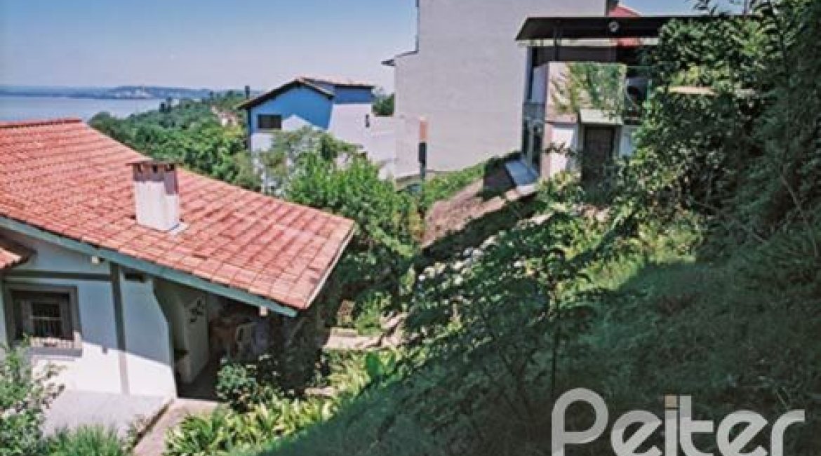 Casa à venda com 250m², 3 dormitórios, 3 suítes, 2 vagas, no bairro Sétimo Céu em Porto Alegre