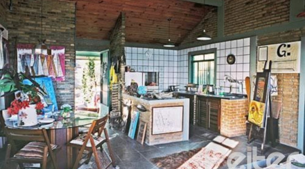 Casa à venda com 250m², 3 dormitórios, 3 suítes, 2 vagas, no bairro Sétimo Céu em Porto Alegre