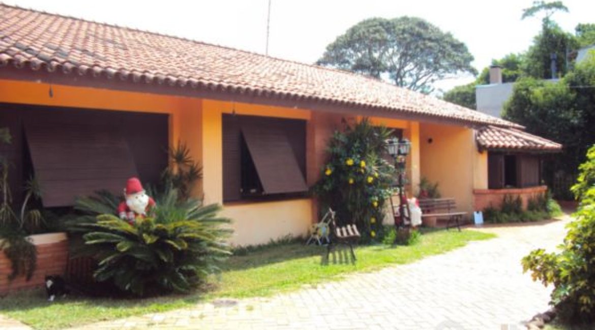 Casa à venda com 600m², 4 dormitórios, 17 vagas, no bairro Vila Assunção em Porto Alegre