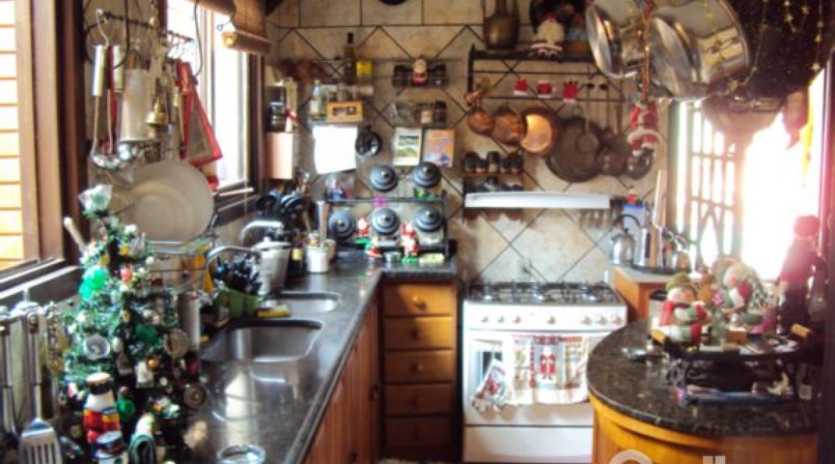 Casa à venda com 600m², 4 dormitórios, 17 vagas, no bairro Vila Assunção em Porto Alegre