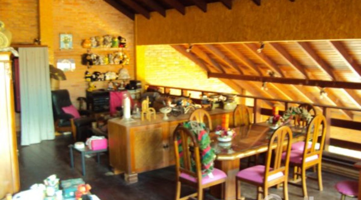 Casa à venda com 600m², 4 dormitórios, 17 vagas, no bairro Vila Assunção em Porto Alegre