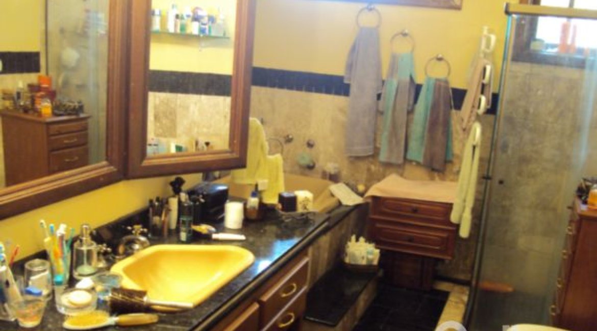 Casa à venda com 600m², 4 dormitórios, 17 vagas, no bairro Vila Assunção em Porto Alegre