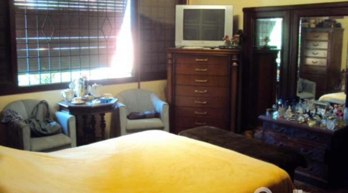 Casa à venda com 600m², 4 dormitórios, 17 vagas, no bairro Vila Assunção em Porto Alegre