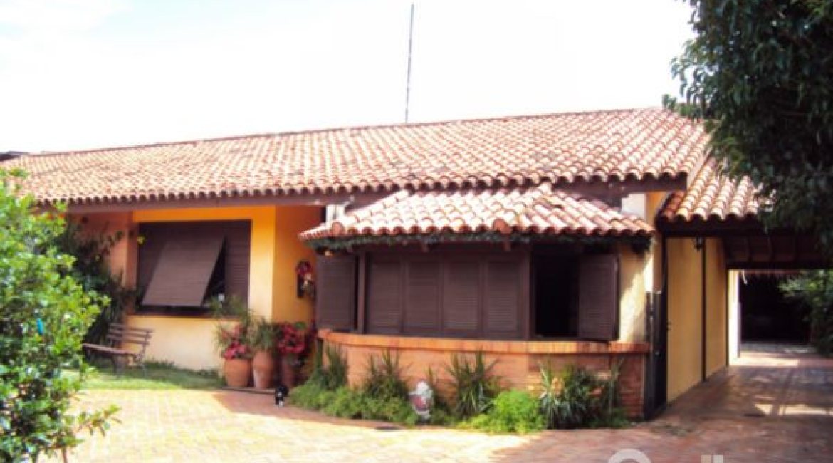 Casa à venda com 600m², 4 dormitórios, 17 vagas, no bairro Vila Assunção em Porto Alegre